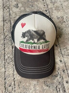 Billabong California Love Women’s Trucker Hat with mesh back
